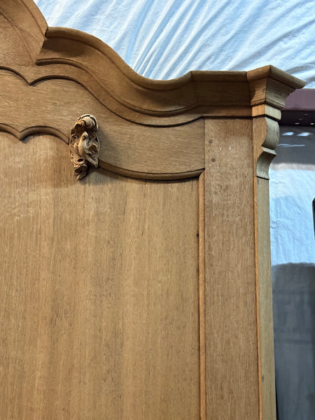 Bleached Oak Dutch Linen Press