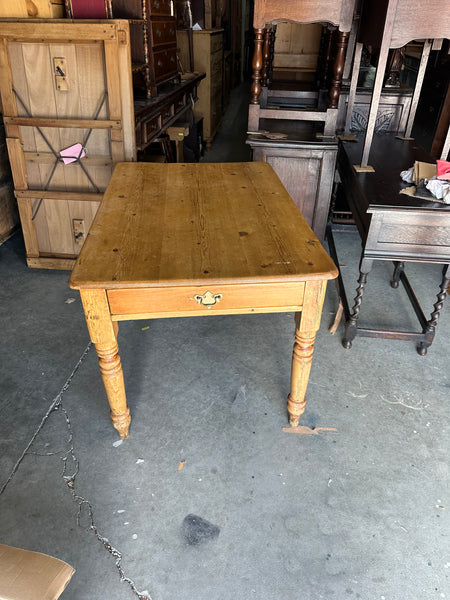 Victorian Pine One-Drawer Kitchen Table