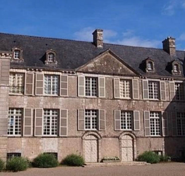 French Oak Carved Pedestal Base Oval Table