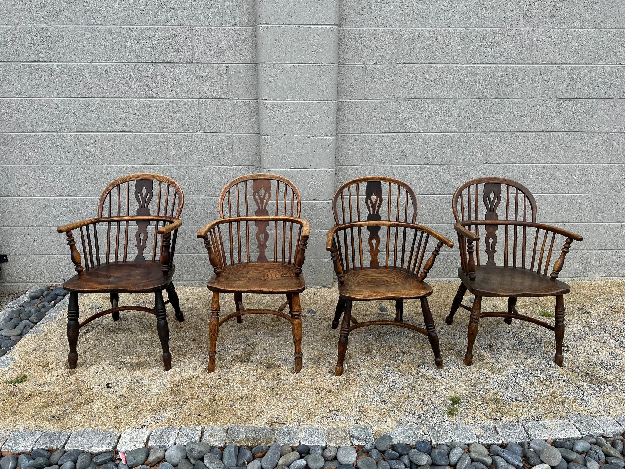 Set of 4 Elm and Ash Low Back Windsor Arm Chairs – McIntosh 